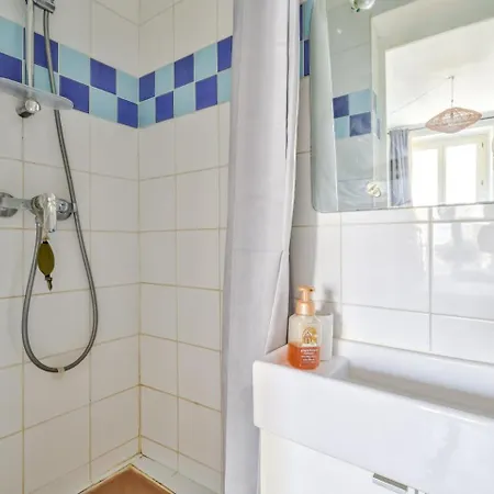 Lovely 1br Flat Near Voltaire Metro Station Parigi