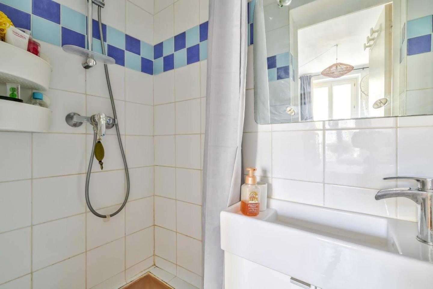 Lovely 1br Flat Near Voltaire Metro Station Parigi